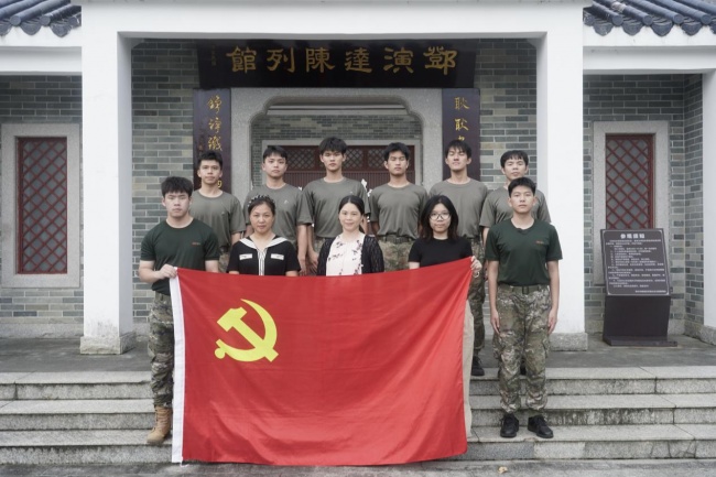 赓续红色血脉 两代军人初心相映——广东工程职业技术学院“戎光筑梦”实践团赴横沥镇开展红色文化研学活动